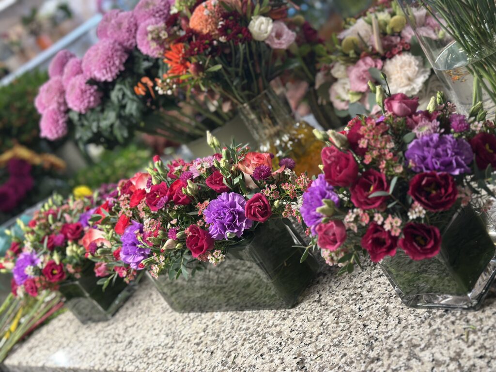 S&eacute;rie de compositions florales pour centres de table de mariage- Gladys Fleurs